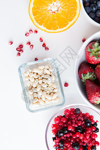 健康的饮食,节食,素食人们的水果,花生浆果碗桌子上图片