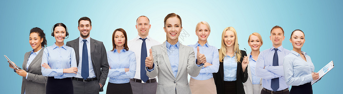 商业,人,公司,队合作办公室群快乐的商人蓝色背景下竖大拇指图片