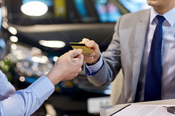 汽车业务,销售人的密切客户提供信用卡给汽车经销商车展图片