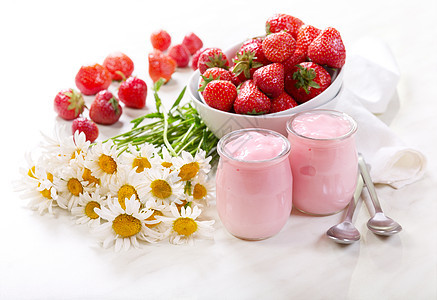 草莓酸奶新鲜水果图片