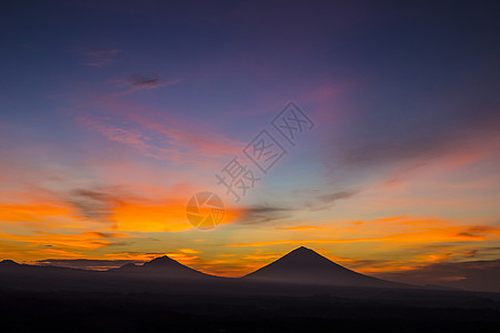 火山日出时间,巴厘岛,印度尼西亚图片