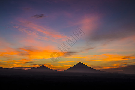 火山日出时间,巴厘岛,印度尼西亚图片