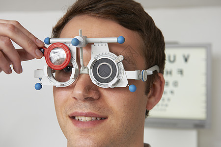 验光师视力测试的人图片