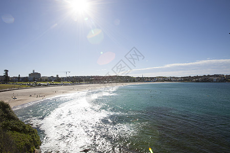 风景优美的邦迪海滩抗天空,悉尼,澳大利亚背景