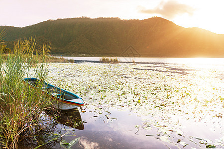 湖上的船,印度尼西亚,巴厘岛图片