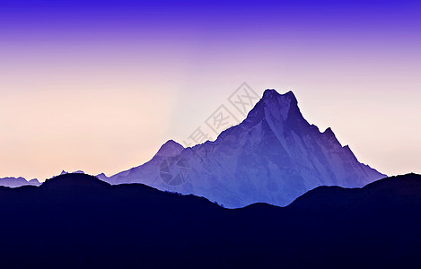 喜马拉雅山上美丽的日出图片