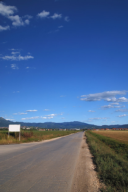 长乡村公路与戏剧的天空图片