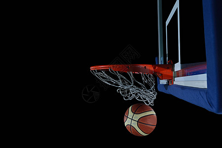 NBA篮球明星室内健身房黑色背景上的篮球球板网背景