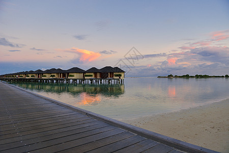 热带水家庭别墅度假胜地马尔代夫岛暑假图片素材