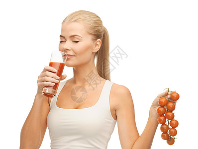 女人喝番茄汁,着堆西红柿图片