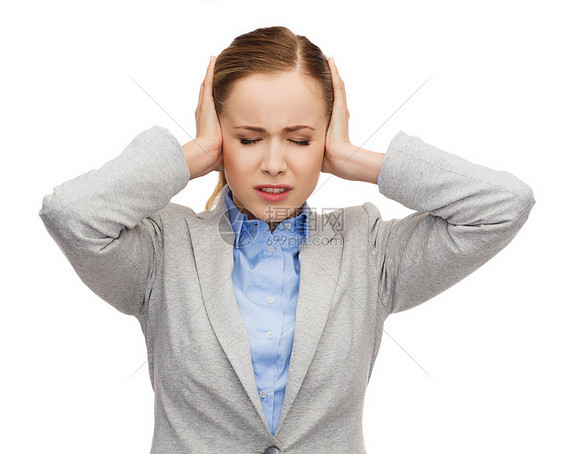 忙碌,情绪办公室压力沉重的女商人,盖着耳朵闭着眼睛图片
