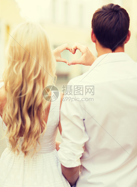 照片 人物情感 比心情侣.