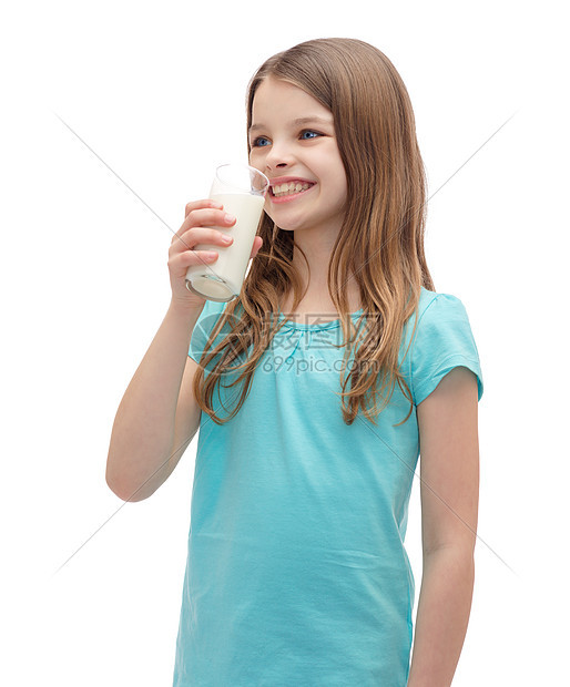 健康美丽微笑的小女孩喝牛奶图片