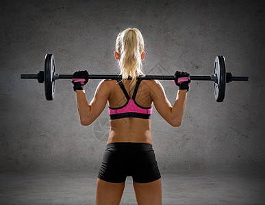 健身,运动节食的运动的女人锻炼后的杠铃混凝土墙壁背景图片