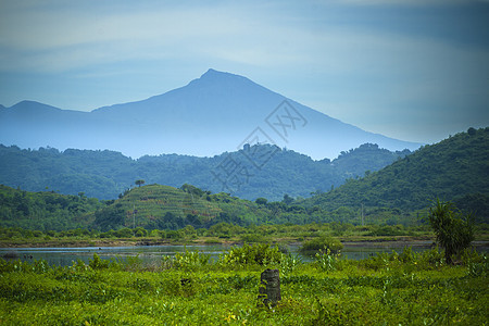 印度尼西亚伦博克岛Rinjani火山的景观图片