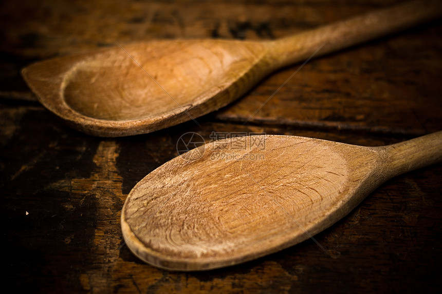 英国剑桥大学赠给数学学位考末名及格者的木匙woodenspoon的名词复数图片
