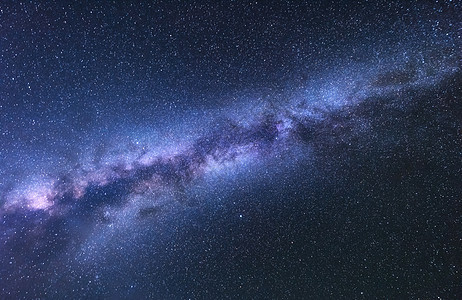 银河系奇妙的夜晚景观与明亮的银河,天空充满星星闪亮的星星美丽的宇宙带银河的星空背景惊人的天体摄影银河背景图片