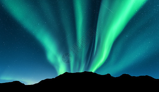 极光山脉的轮廓挪威洛福腾群岛北极光绿色的北极光天空星星北极光夜间景观与美丽的极光,蓝天自然背景图片