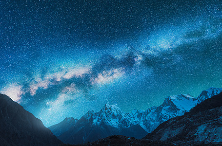银河雪山尼泊尔夜晚山岭星空的奇妙景色美丽的喜马拉雅山夜风景,蓝天,星星银河星系背景夜晚尼泊尔图片