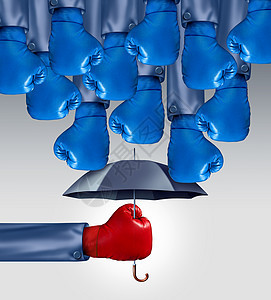 避免竞争的商业,蓝色拳击手套,落个红色手套拳击手身上,由雨伞保护,竞争优势领导的象征,避免风险逆境图片