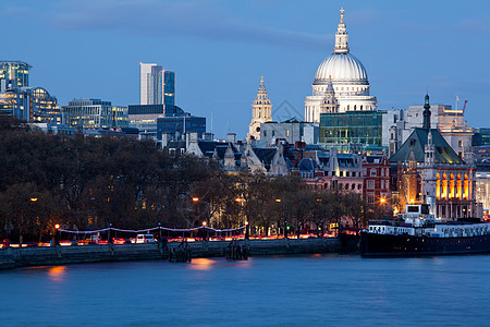 保罗大教堂伦敦夜间与泰晤士河英国图片