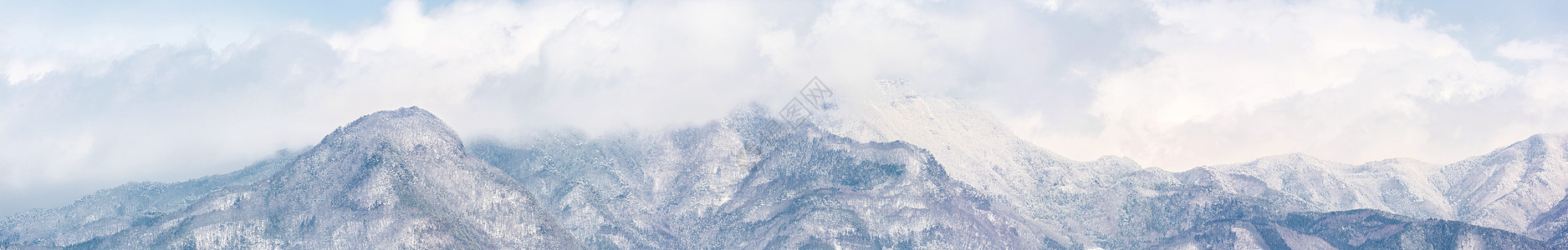 雪山全景,日本阿尔卑斯山景观与蓝天长野图片
