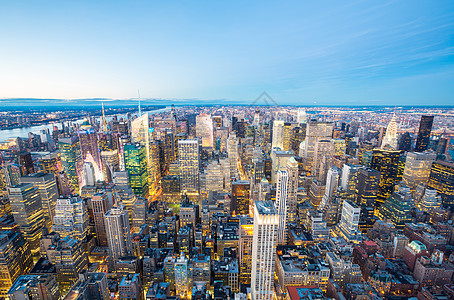 空中纽约市天际线城市摩天大楼黄昏,美国图片