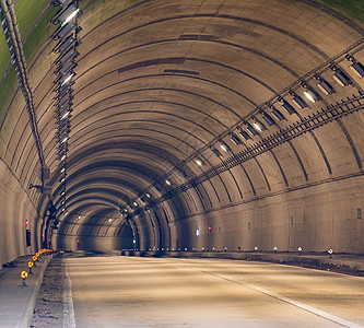 两车道公路隧道路图片