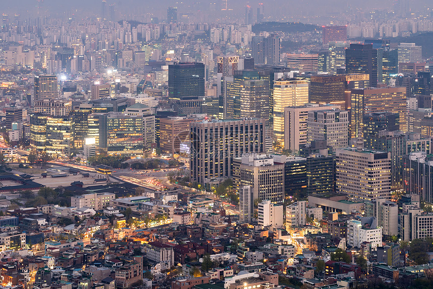 韩国首尔市中心城市景观的空中日落夜景与首尔塔首尔市中心城市景观夜景图片