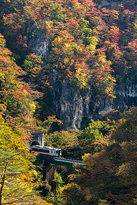 日本宫城县东北的纳鲁科峡谷山谷与火车铁路隧道图片