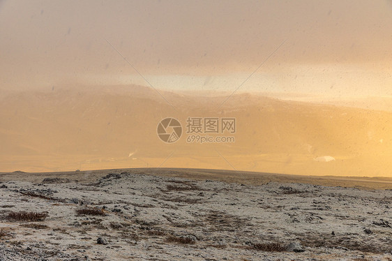 雪冬山脉与阳光雷克雅未克冰岛图片