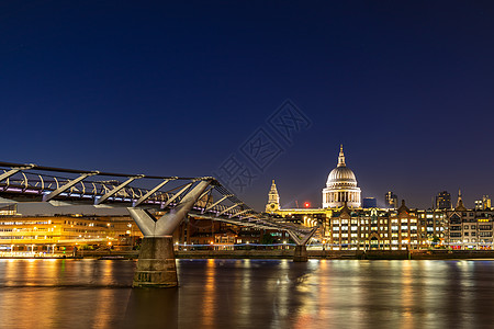 景观绿化保罗大教堂与千禧桥日落黄昏英国伦敦背景