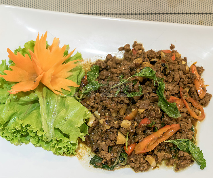 猪肉罗勒泰国辛辣食物