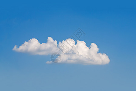 蓝天上蓬松的云图片