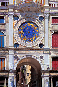 威尼斯马可广场的十生肖钟图片