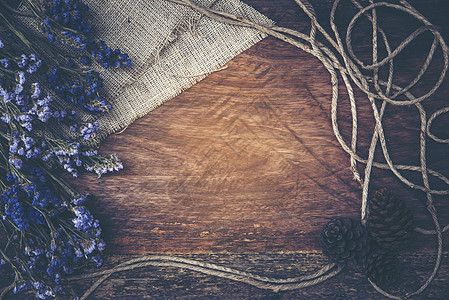 干燥的花架木材背景上,复古的过滤效果图片