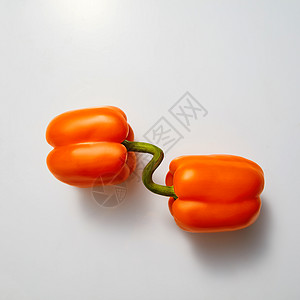 机橙色全椒灰色背景与的风景创意布局食品两个成熟的橙色辣椒隔离灰色背景上健康的机食品图片