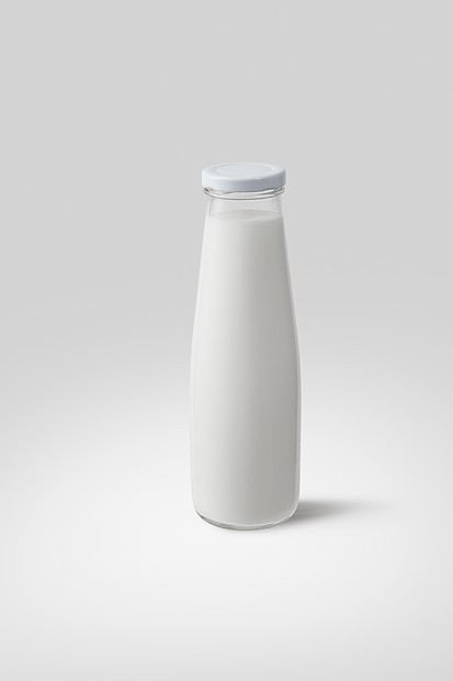 瓶白色背景的机鲜奶健康食品白色背景上牛奶的璃瓶图片