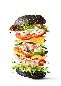 自制美味的三明治,白色背景上飞行成分虾,新鲜机蔬菜黑色包,飞行汉堡与虾新鲜蔬菜白色背景上图片