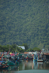 泰国当地渔船图片