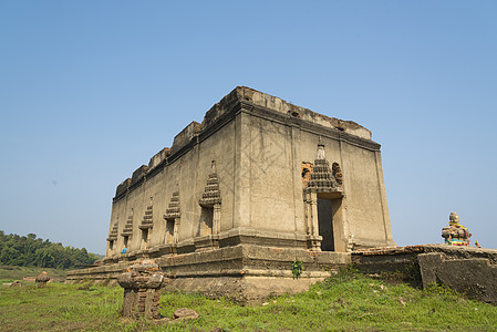 下沉寺庙松卡里亚河桑赫拉布利区,坎查纳布里省,泰国图片