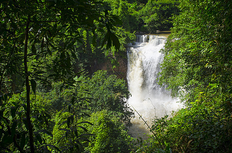泰国Khaoyai公园瀑布图片