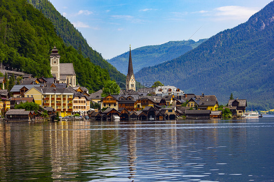 奥地利阿尔卑斯山的霍尔斯特湖上的霍尔斯特特村图片