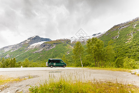 旅游度假旅游露营车挪威山脉景观挪威山区的露营车图片