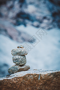 旅游假期旅行石头堆积挪威的雪山上,挪威的斯堪的纳维亚石头堆山上,挪威图片