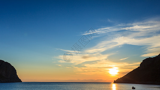 风景日出日落海上,船锚海湾,希腊海上的日出日落图片