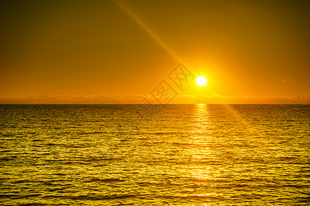 海上风景优美的日落日出自然风景,美丽的风景日落日出海上图片