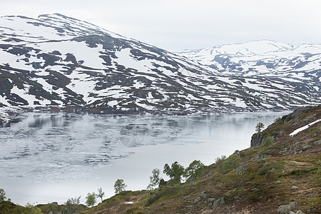 挪威徒步旅行区,风景优美的山脉景观,山丘冰湖挪威风景优美的山脉冰湖图片