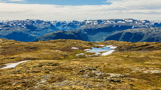 挪威极光拉尔达尔的山区远处雪峰的岩石景观旅游景区路线极光山脉景观挪威风景道极光图片