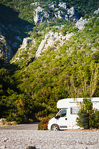 旅游度假旅游露营车马达家希腊的自然露营汽车汽车大自然中图片